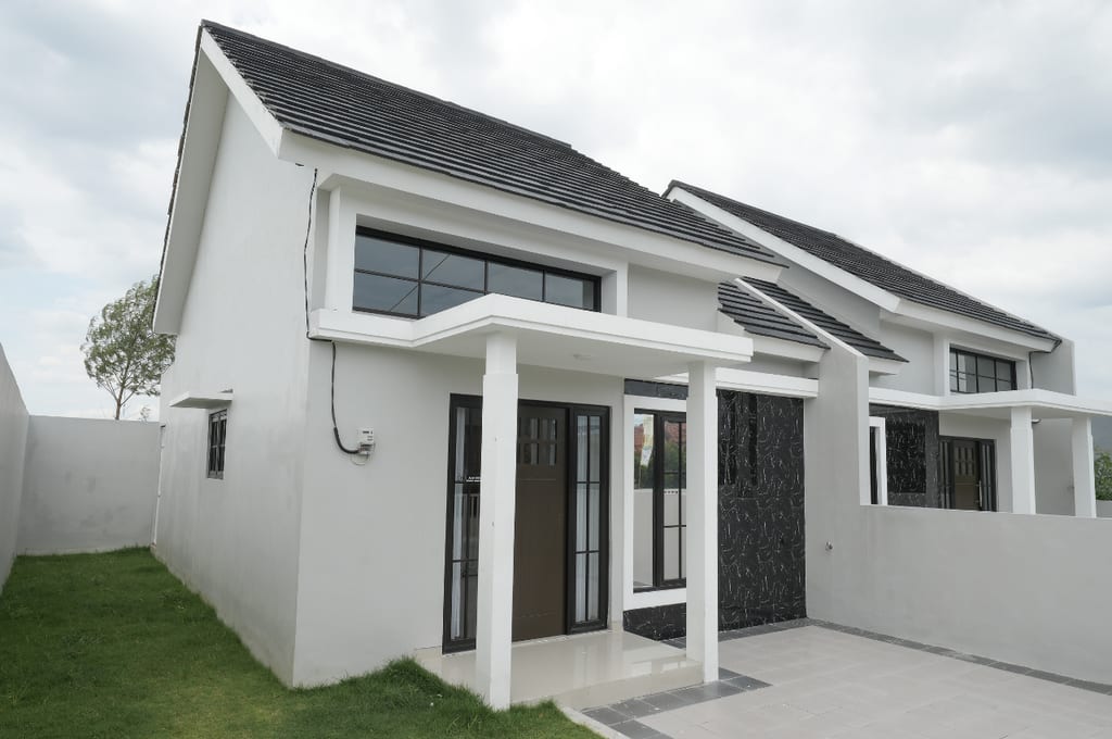 Fasad rumah tipe d'Amor di perumahan D'Gardenia City Sidoarjo
