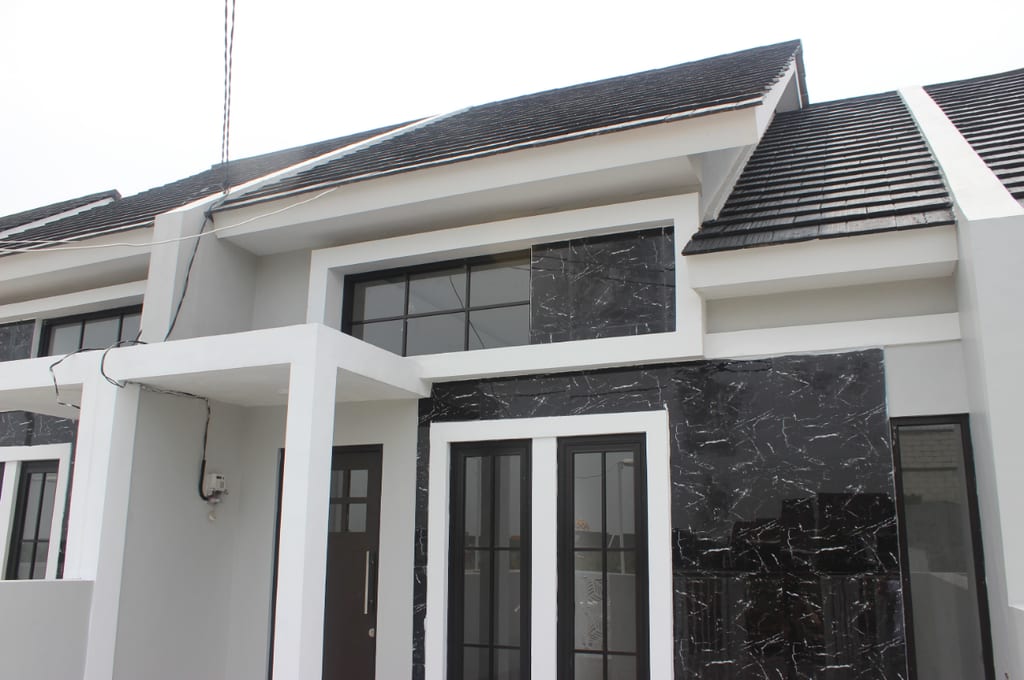 Fasad rumah tipe d'Barriston di perumahan D'Gardenia City Sidoarjo