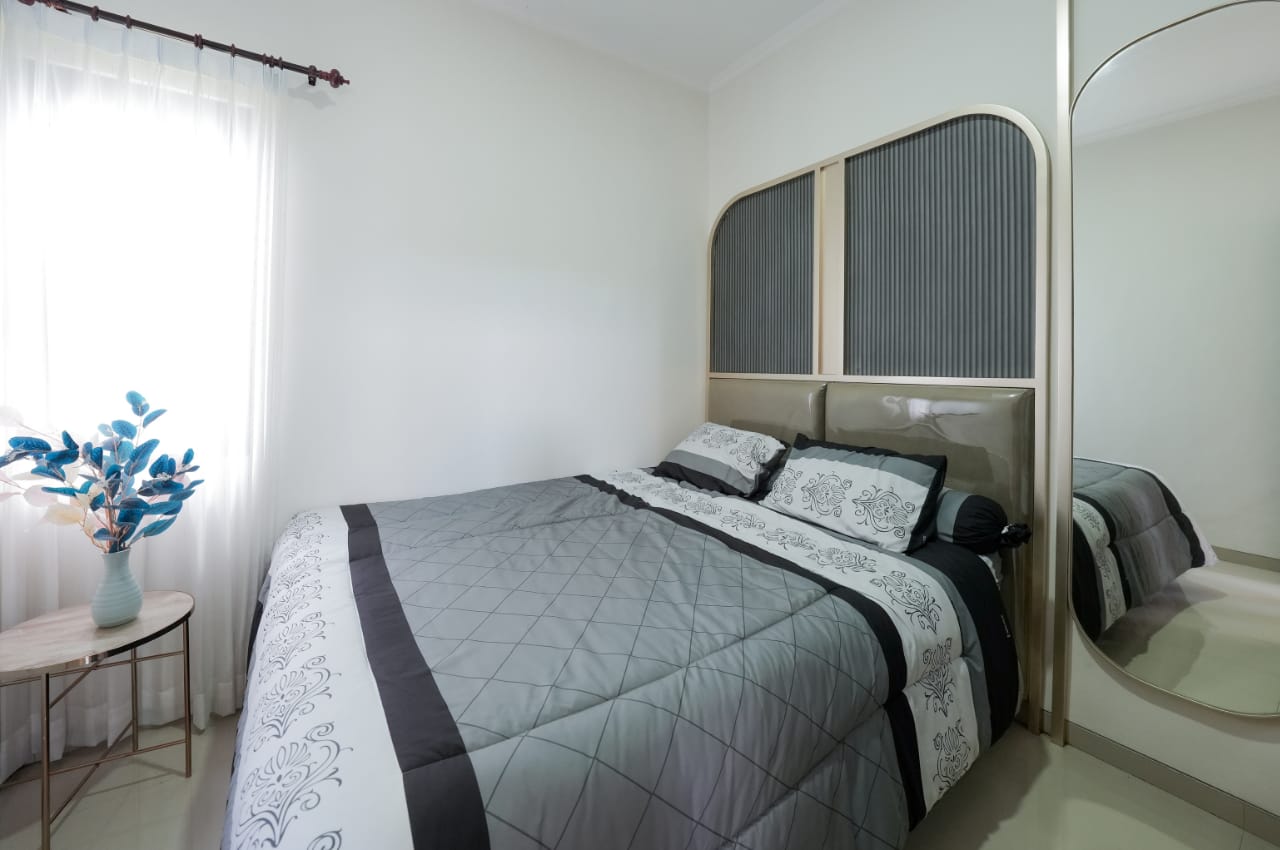 Foto kamar tidur kedua rumah contoh Prima Garden Estate Sidoarjo